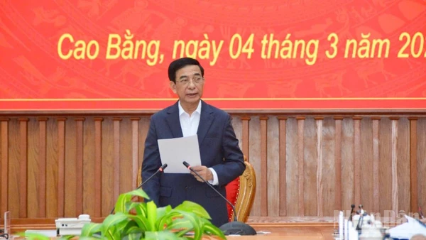 Đại tướng Phan Văn Giang, Bộ trưởng Quốc phòng phát biểu ý kiến tại buổi làm việc với lãnh đạo tỉnh Cao Bằng.
