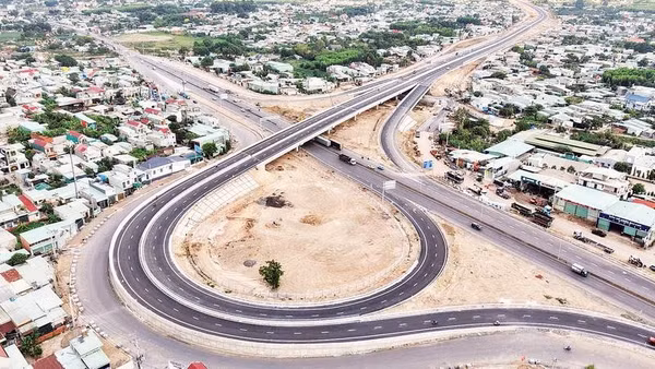 Hạ tầng chiến lược ngày càng được đầu tư đồng bộ, góp phần giúp thành phố Đồng Nai phát triển mạnh mẽ.