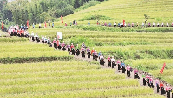 Các nghệ nhân trình diễn chiêng Mường tại Lễ hội ruộng bậc thang Miền Đồi năm 2025.