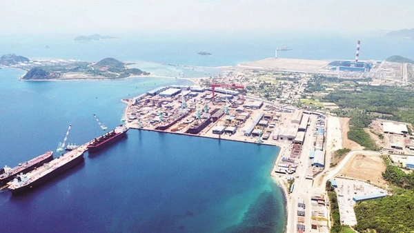 Toàn cảnh Công ty TNHH Đóng tàu HD Hyundai Việt Nam - doanh nghiệp có vốn đầu tư nước ngoài đang hoạt động hiệu quả tại tỉnh Khánh Hòa. (Ảnh CTV)