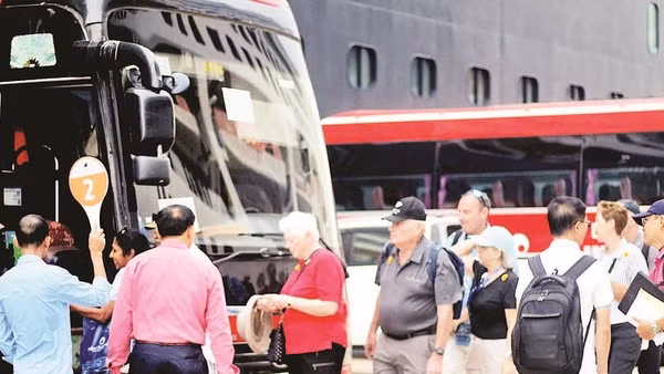 Khách du lịch tàu biển đến Quảng Ninh tăng mạnh trong dịp cuối năm 2025.