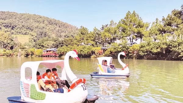 Khu du lịch Ao Vua, Ba Vì tổ chức nhiều hoạt động gắn với thiên nhiên để đón khách trong dịp nghỉ lễ.