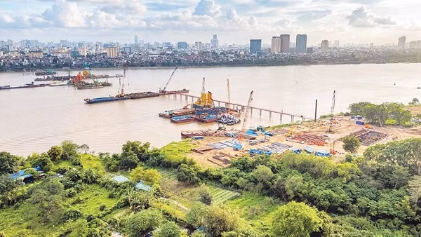 Gấp rút thi công 7 cầu qua sông Hồng