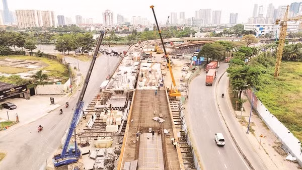 Nhánh cầu N3 thuộc nút giao An Phú khi hoàn thành sẽ góp phần giảm ùn tắc khu vực cảng Cát Lái (Ảnh VÕ LÊ)