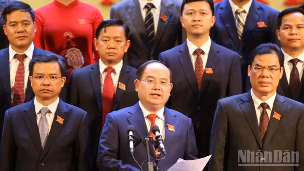 Bí thư Tỉnh ủy Cao Bằng Quản Minh Cường thay mặt Ban Chấp hành Đảng bộ tỉnh khóa XX cảm ơn các đại biểu đã tin tưởng, giao trọng trách.