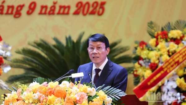 Đại tướng Lương Tam Quang phát biểu ý kiến chỉ đạo đại hội.