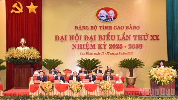 Đoàn chủ tịch Đại hội Đảng bộ tỉnh Cao Bằng lần thứ 20, nhiệm kỳ 2025-2030.