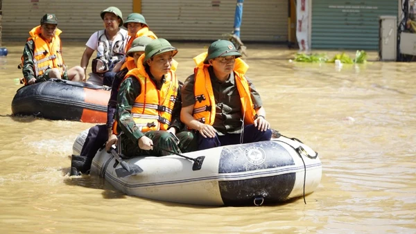 Phó Thủ tướng Trần Hồng Hà kiểm tra tình hình mưa lũ, thiệt hại tại Cao Bằng. (Ảnh: Tiến Dũng, Báo Cao Bằng)