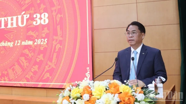 Đồng chí Phan Thăng An, Bí thư Tỉnh ủy Cao Bằng phát biểu ý kiến tại kỳ họp.