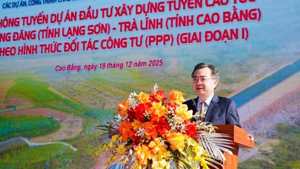 Đồng chí Nguyễn Thanh Nghị, Ủy viên Trung ương Đảng, Trưởng ban Chính sách chiến lược Trung ương, phát biểu tại buổi lễ.