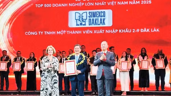 Simexco Daklak được vinh danh tại lễ công bố VNR500 năm 2025.