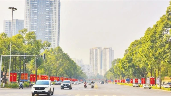 Tuyến đường trung tâm Lê Thái Tổ, phường Kinh Bắc, tỉnh Bắc Ninh rực rỡ cờ hoa chào mừng Đại hội XIV của Đảng.