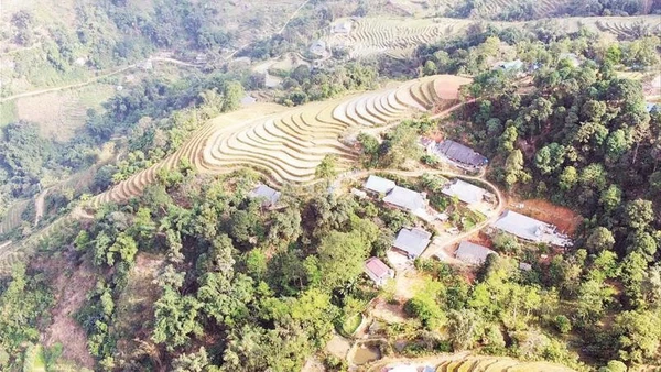 Địa hình chia cắt, giao thông khó khăn ảnh hưởng đến việc giải quyết thủ tục hành chính của người dân xã Bát Xát.