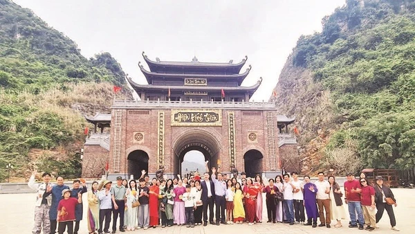 Ninh Bình là điểm đến du lịch an toàn, thân thiện và văn minh. (Ảnh MINH NGUYỄN)