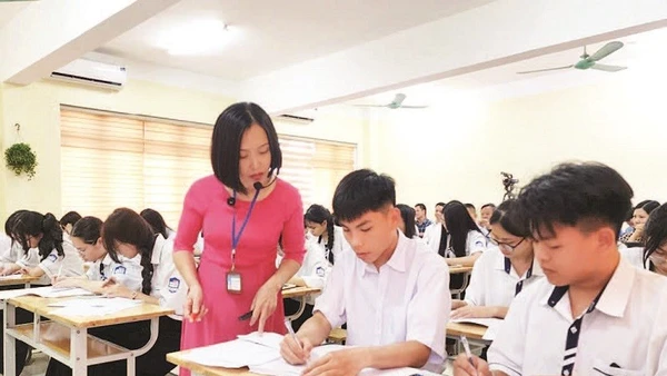 Giờ ôn thi tại Trường THPT Lê Văn Thịnh.