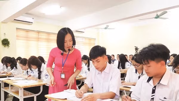 Giờ ôn thi tại Trường THPT Lê Văn Thịnh.