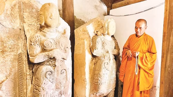 Tượng Kim Cương tại chùa Long Đọi Sơn, tỉnh Ninh Bình.