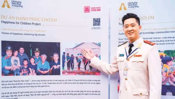 Với gương mặt ưa nhìn và giọng nói truyền cảm, Thượng úy Lê Cao Thiên đã để lại ấn tượng mạnh với khán giả.