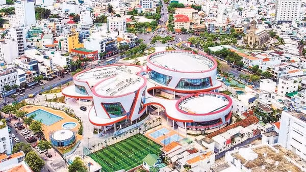 Cung Văn hóa Thiếu nhi tỉnh Khánh Hòa nằm ở trung tâm thành phố Nha Trang.