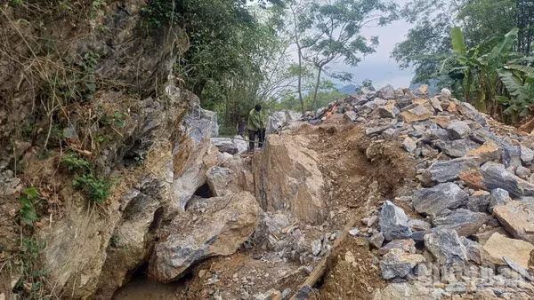 Công trình kênh Phai Hóa ở xóm Tảng Cải, xã Nam Tuấn, tỉnh Cao Bằng chậm tiến độ kéo dài.