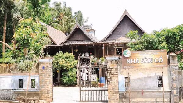 Ngôi nhà sàn cổ 140 tuổi của "Vua săn voi" Y Thu Knul ở Bản Đôn, xã Buôn Đôn, tỉnh Đắk Lắk.