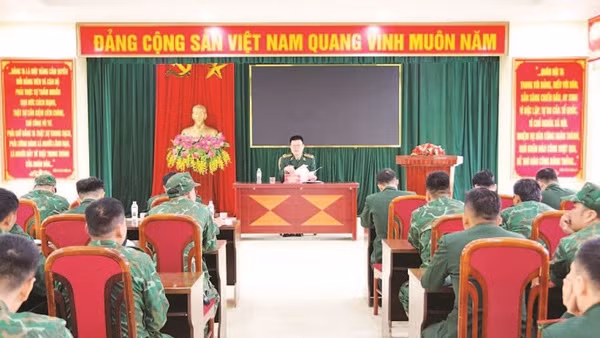 Lãnh đạo Ban Chỉ huy Bộ đội Biên phòng tỉnh Cao Bằng quán triệt, giao nhiệm vụ cho lực lượng Đồn Trà Lĩnh. (Ảnh VĂN TUẤN)