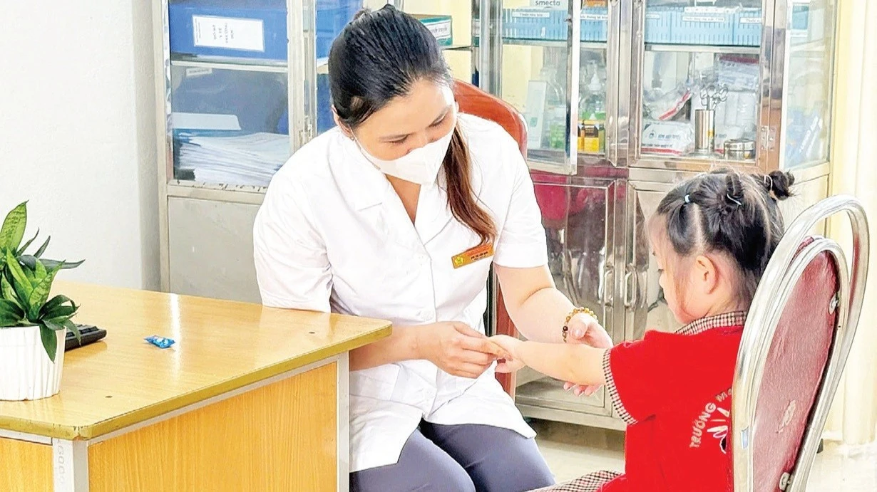 Sốt xuất huyết và tay chân miệng gia tăng: Cảnh báo từ ngành y tế và giải pháp phòng ngừa