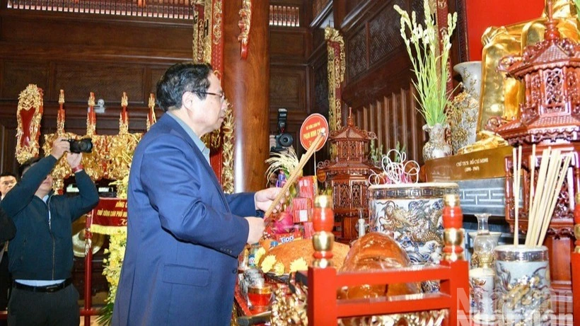 Thủ tướng Phạm Minh Chính dâng hương tưởng niệm tại Điện Biên, khởi công Nhà tưởng niệm Bác Hồ
