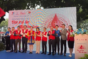 Khai mạc chương trình hiến máu tình nguyện hưởng ứng Tuần lễ hồng EVN lần thứ XI. 