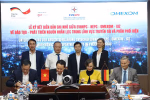 Toàn cảnh lễ ký kết Biên bản ghi nhớ hợp tác (MOU).