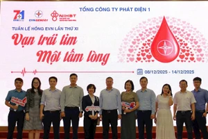 Cán bộ công nhân viên EVNGENCO1 tham gia hiến máu, hưởng ứng Tuần lễ hồng EVN lần thứ XI năm 2025. 