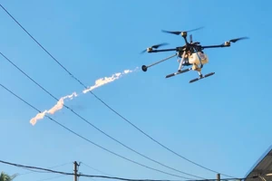 Ứng dụng UAV gắn vòi phun lửa xử lý các mối nguy đe dọa sự cố đường dây, nâng cao an toàn và hiệu quả vận hành lưới điện.