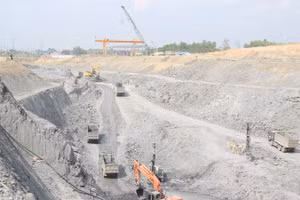 Ngay sau kỳ nghỉ Tết, công trường Thủy điện Trị An mở rộng nhanh chóng vào nhịp thi công sôi động, thể hiện khí thế lao động quyết tâm hoàn thành dự án đúng tiến độ. 