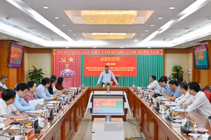 Đồng chí Trần Sỹ Thanh, Ủy viên Bộ Chính trị, Bí thư Trung ương Đảng, Chủ nhiệm Ủy ban Kiểm tra Trung ương, Trưởng đoàn Kiểm tra số 25 chủ trì hội nghị. (Ảnh: THỦY NGUYÊN)