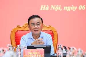 Thường trực Ban Bí thư Trần Cẩm Tú, Bí thư Đảng ủy các cơ quan Đảng Trung ương chủ trì hội nghị. (Ảnh: DUY LINH)