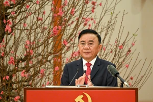 Thường trực Ban Bí thư Trần Cẩm Tú ký ban hành Chỉ thị số 03-CT/TW. (Ảnh: DUY LINH)