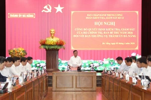 Đồng chí Trần Cẩm Tú, Ủy viên Bộ Chính trị, Thường trực Ban Bí thư phát biểu chỉ đạo tại hội nghị triển khai Quyết định kiểm tra, giám sát đối với Ban Thường vụ Thành ủy Đà Nẵng.