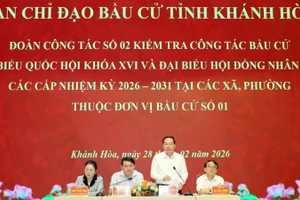 Đồng chí Hồ Xuân Trường, Ủy viên dự khuyết Trung ương Đảng, Phó Bí thư Thường trực Tỉnh ủy, Phó Trưởng Ban Chỉ đạo bầu cử tỉnh Khánh Hòa phát biểu tại buổi làm việc với các xã, phường về công tác chuẩn bị bầu cử.
