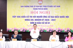 Đồng chí Trần Cẩm Tú, Ủy viên Bộ Chính trị, Thường trực Ban Bí thư, Bí thư Đảng ủy các cơ quan Đảng Trung ương và các ứng cử viên dự hội nghị tại điểm cầu Ủy ban nhân dân thành phố Đà Nẵng.