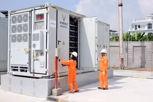 Kiểm tra hệ thống BESS tại trạm biến áp 110kV Sài Đồng 2. 