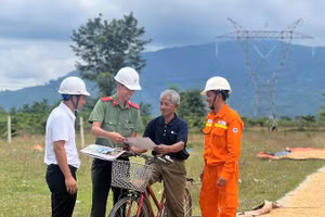 Truyền tải điện Đắk Lắk phối hợp Công an tuyên truyền bảo vệ hành lang lưới điện trên địa bàn tỉnh.