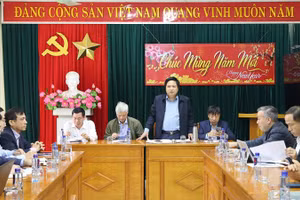 Tổng giám đốc EVNNPT Trương Hữu Thành chủ trì cuộc họp với các đơn vị liên quan và yêu cầu các nhà thầu cần quyết tâm cao, nỗ lực lớn để đưa dự án về đích. 