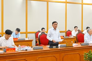 Tổ công tác của Bộ Chính trị làm việc với các ban thường vụ tỉnh ủy, thành ủy về tổ chức Đại hội đảng bộ nhiệm kỳ 2025-2030. (Ảnh: THỦY NGUYÊN)