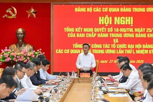 Đồng chí Trần Cẩm Tú, Ủy viên Bộ Chính trị, Thường trực Ban Bí thư, Bí thư Đảng ủy các cơ quan Đảng Trung ương chủ trì hội nghị. (Ảnh: THỦY NGUYÊN)