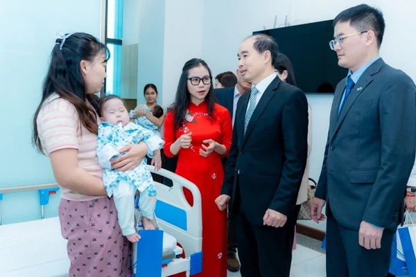 Điểm nổi bật của Trung tâm là áp dụng mô hình điều trị toàn diện, liên chuyên khoa, theo dõi xuyên suốt từ giai đoạn sơ sinh đến khi trưởng thành.