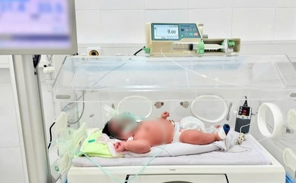 Em bé chào đời nặng 6,2kg. (Ảnh: BVCC)