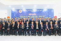 Gặp mặt các thế hệ cán bộ Viện Hàn lâm Khoa học xã hội Việt Nam nhân 72 năm ngày thành lập Viện.