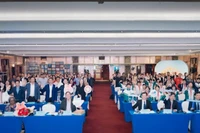 Học sinh tại trường tiểu học Thụy Lâm A, xã Thư Lâm (Hà Nội) thuộc Dự án phòng, chống đuối nước trẻ em giai đoạn 2018-2025, cùng các đại biểu tham gia tại Hội nghị.