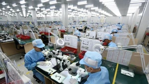Sau gần 40 năm đổi mới, Việt Nam đã trở thành một trong những quốc gia thu hút đầu tư trực tiếp nước ngoài (FDI) thành công nhất trong khu vực. (Ảnh: Báo Nhân Dân)