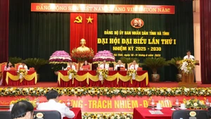 Đại hội Đại biểu Đảng bộ Ủy ban nhân dân tỉnh Hà Tĩnh lần thứ I đã bàn thảo kỹ lưỡng phương hướng, nhiệm vụ và giải pháp cho nhiệm kỳ mới.